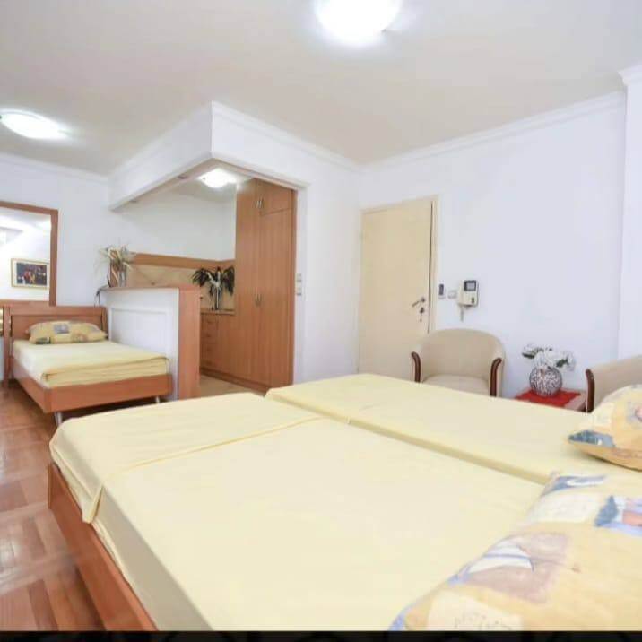 Купить 2 к квартиру в Будве (82 м.кв.) - комната, совмещенная с кухней