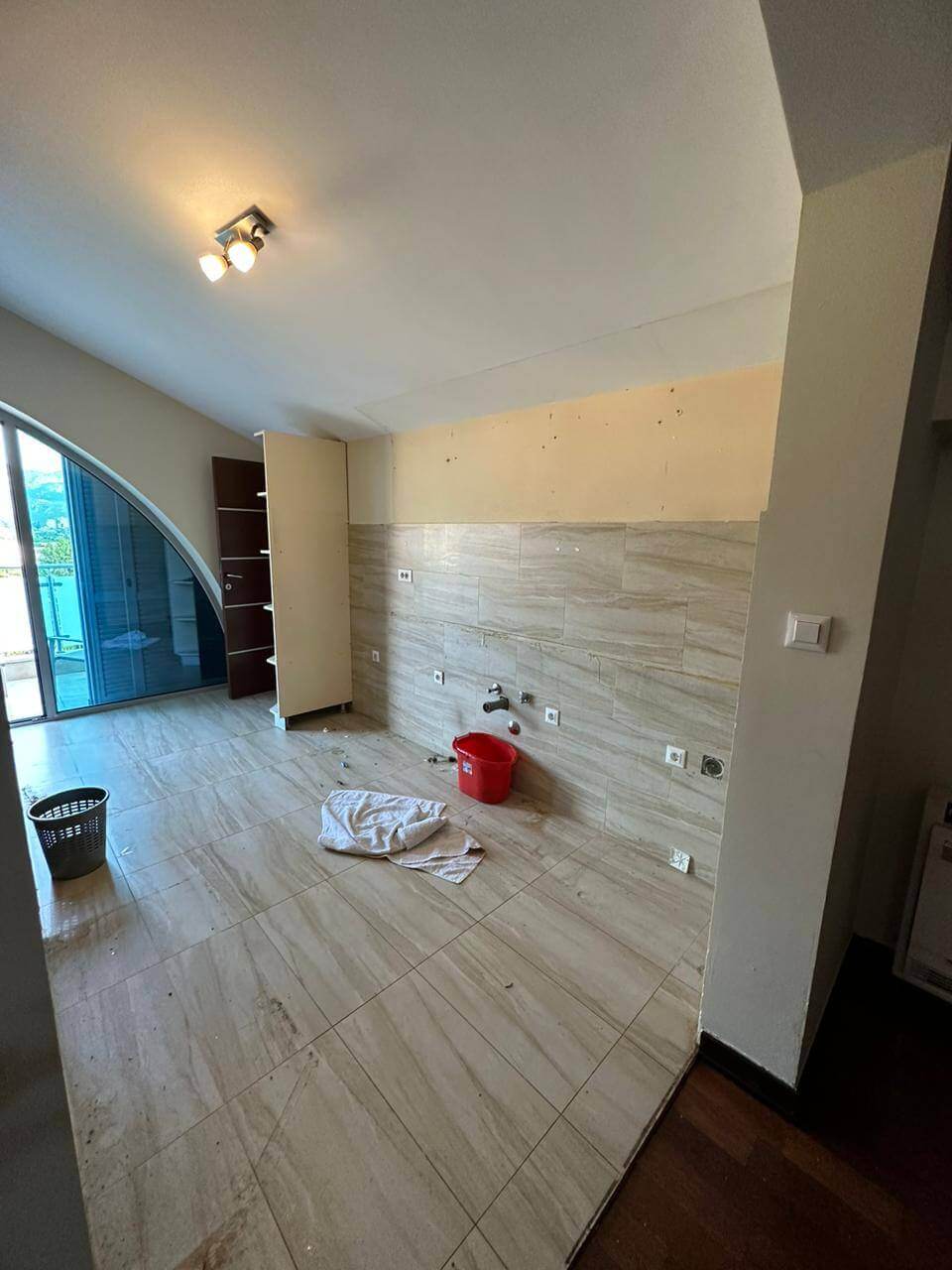 Купить 3-х комнатную квартиру в Будве: кухонная зона