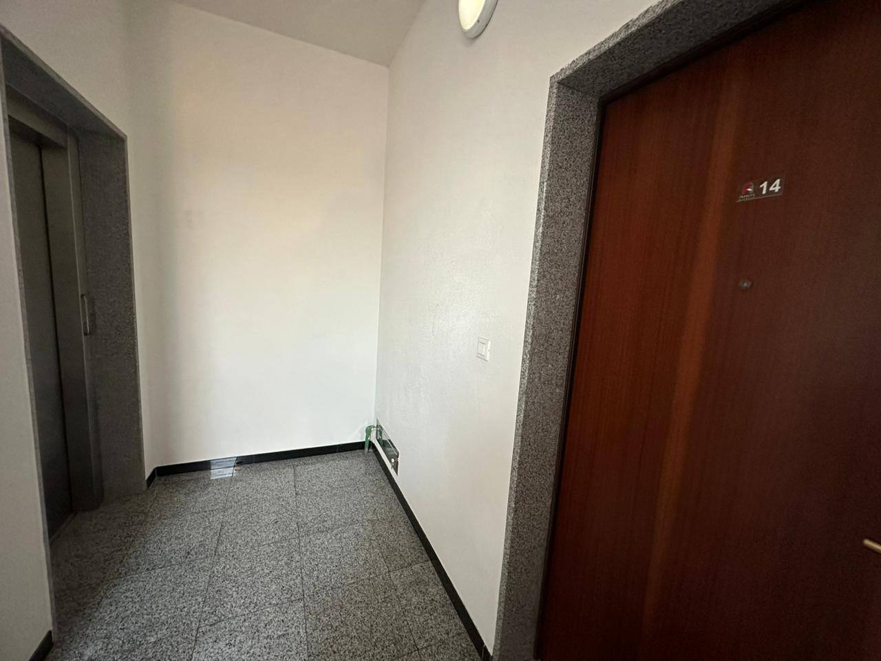 Купить 3-х комнатную квартиру в Будве: лифтовая зона