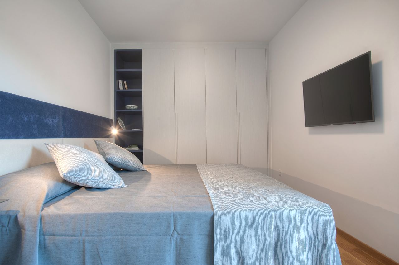 Купить трехкомнатную квартиру в Будве: вторая спальня, общий вид